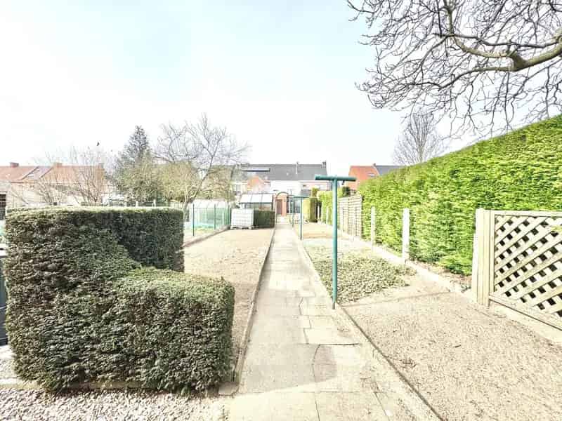RUIME WONING MET MAGAZIJN EN UITWEG op 493 m²
