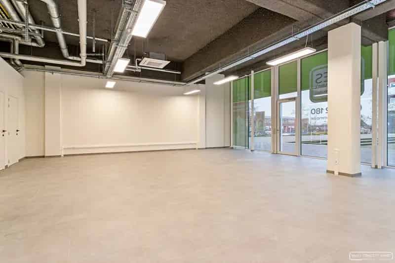 Nieuwbouw handelspand te huur in Zwevegem