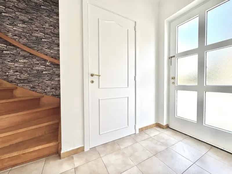INSTAPKLARE WONING MET 3 SLPKS, TUIN & DUBBELE GARAGE