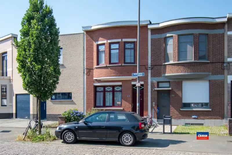 Karaktervolle woning met twee slaapkamers en mooie, zonnige tuin
