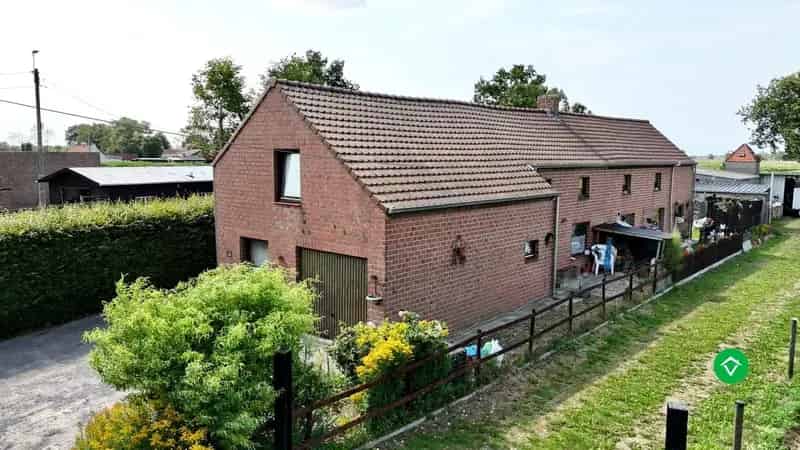 Te renoveren halfopen bebouwing op landelijke ligging in Koekelare