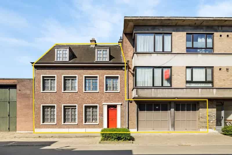Residentiële, karaktervolle 5-slpk burgerwoning met dubbele garage