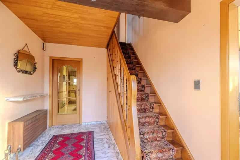 Woning met 7 slpk op 23a 54ca met garage (ca. 100m²)