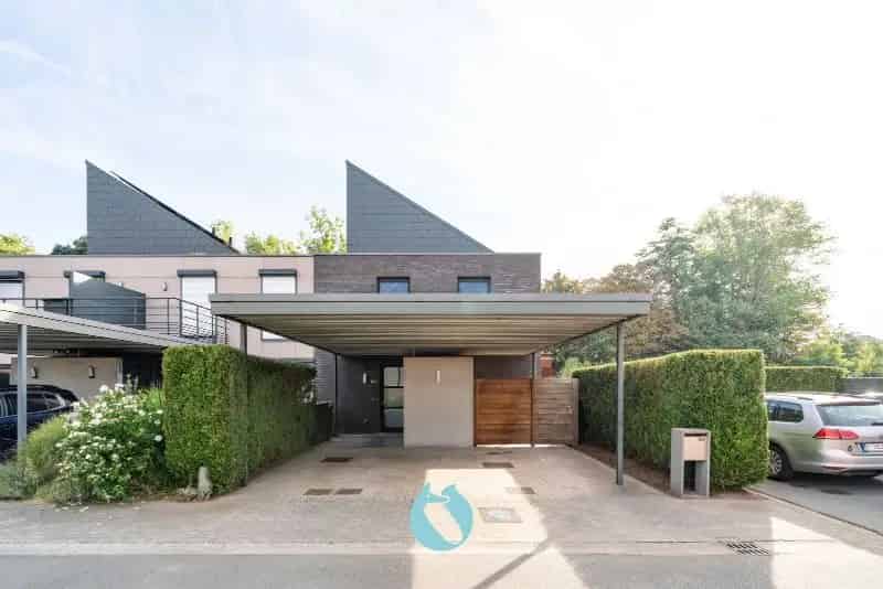 Deze woning is rustig gelegen in woonerf Brielken te Evergem