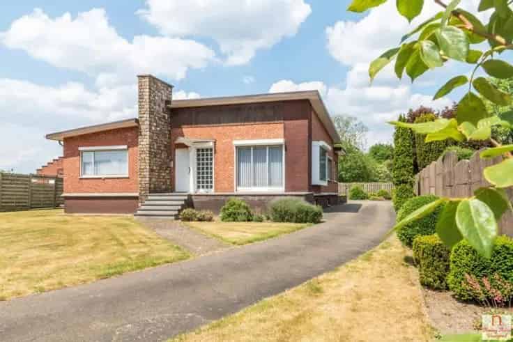 Huis Te Koop: Ruime Vrijstaande Woning met 20 Are Grond