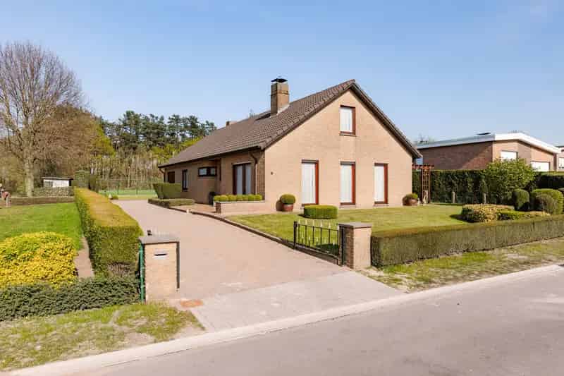Huis te koop Sint-Kruis-Winkel: Grote tuin en veel potentieel