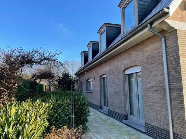 Ruime Villa met Loods te Deinze