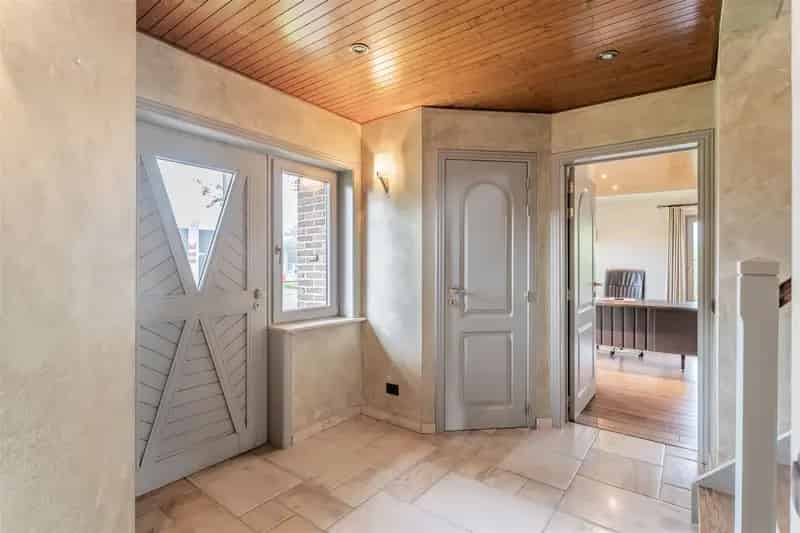Instapklare woning met schrijnwerkerij/werkplaats