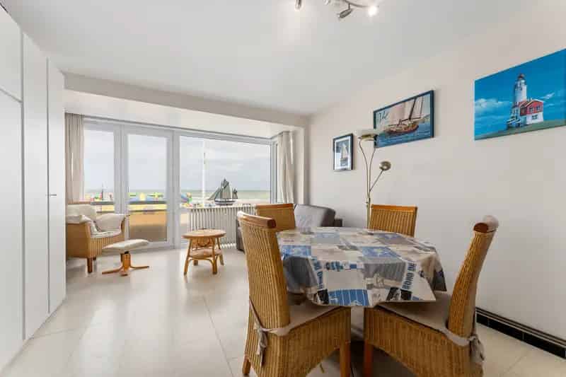 Appartement te huur: Studio met Zeezicht