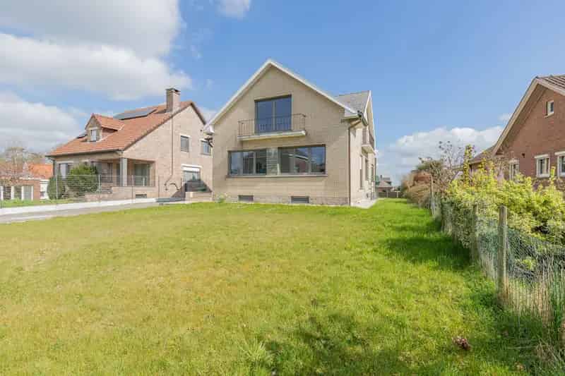 Gerenoveerde villa met 5 slpk, grote tuin, dubbele garage!