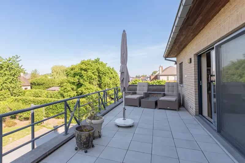 Ruime en instapklare duplex met zonnig terras in Herent