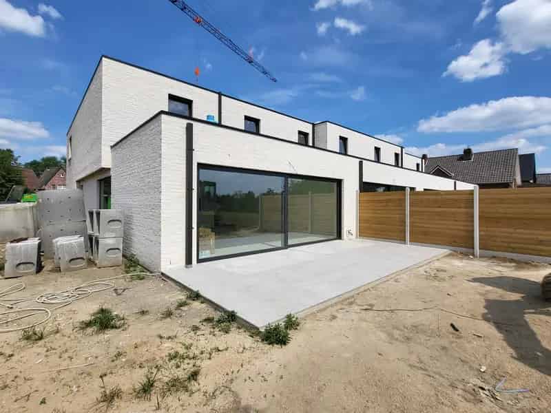 Woning 4 is een halfopen bebouwing