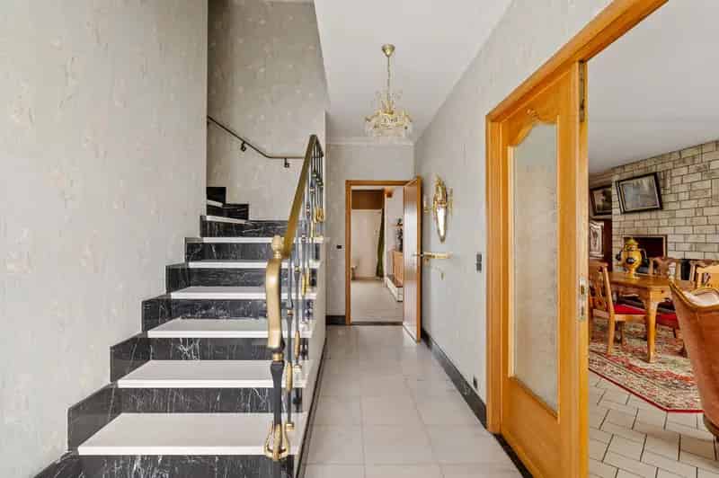 Ruime te renoveren villa op mooie locatie