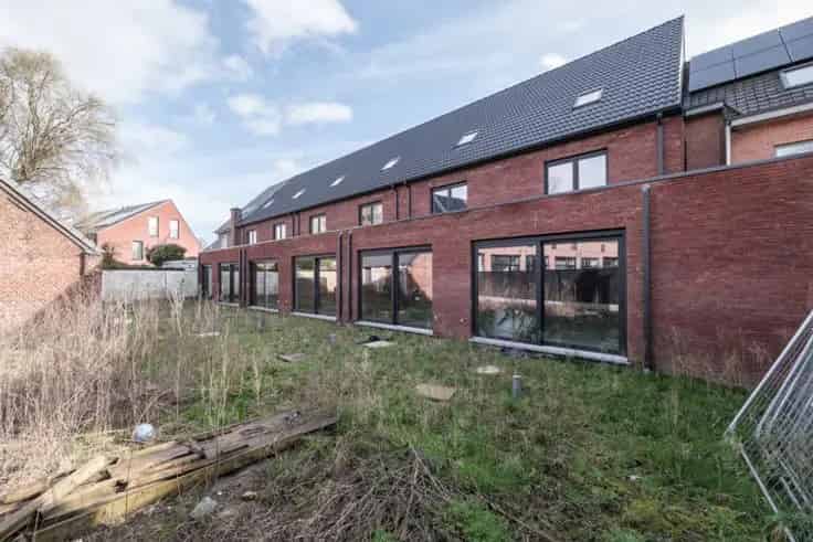 Nieuwbouwwoning te Lokeren casco af te werken