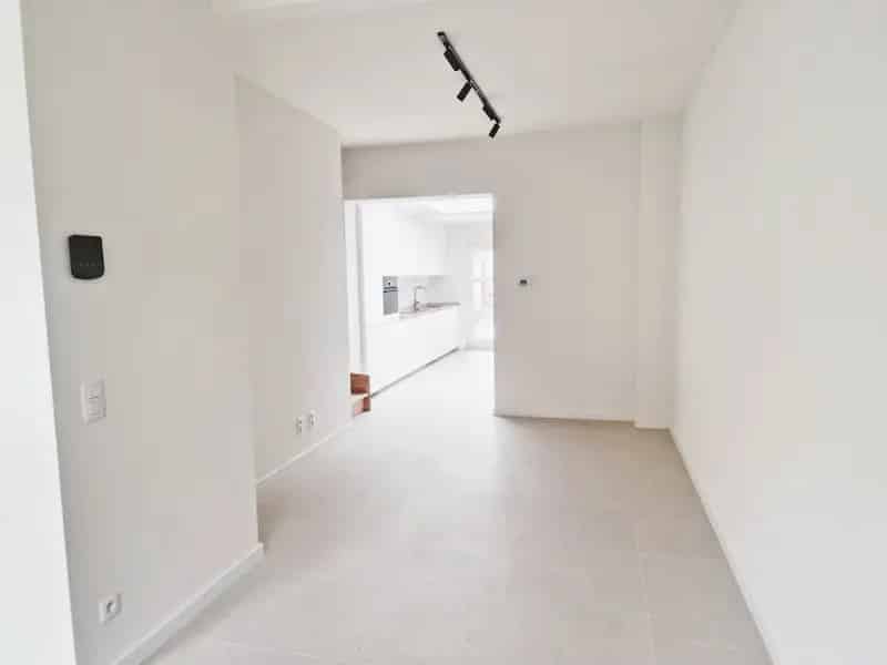 Gerenoveerde woning met 2 slpk en tuin