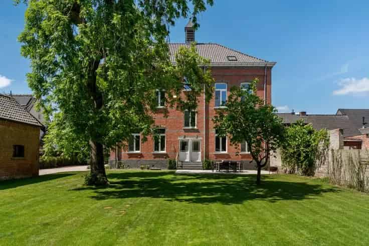 Herenhuis Te Koop: 6 slaapkamers, gerenoveerd, 1592m²