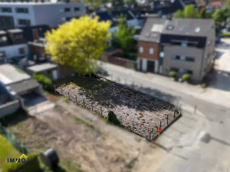 Perceel grond in woongebied!