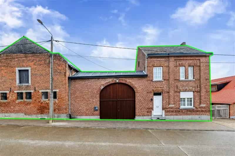 CHARMANTE HOEVE OP EEN PERCEEL VAN 14A IN HEERS