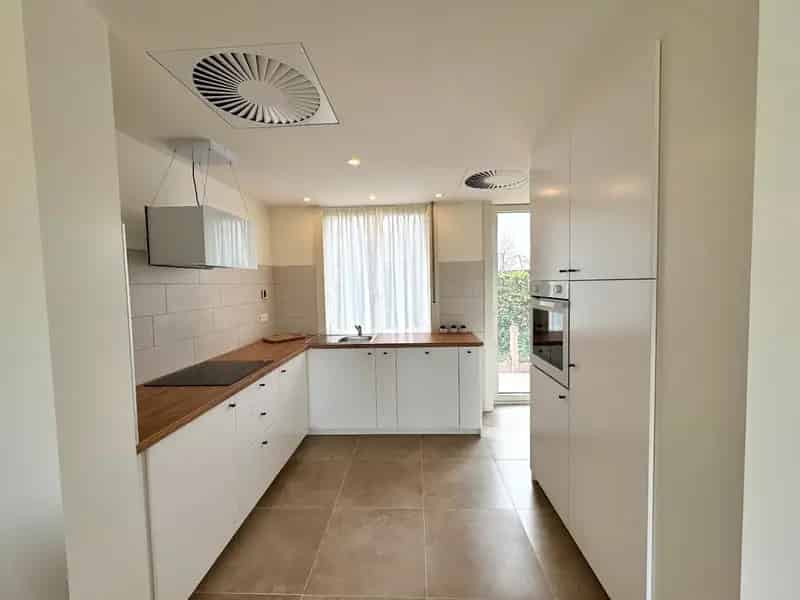 RECENT GERENOVEERDE WONING (2024) MET 4 SLPKS, 2 BADKAMERS EN TUIN