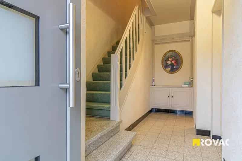Rijwoning met 3 slaapkamers, garage en uitweg