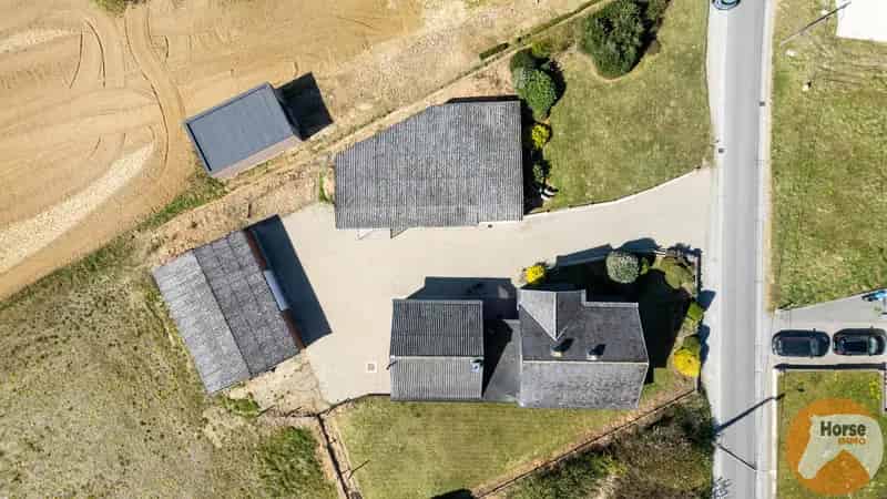 AARSCHOT - Ruime woning met bijgebouwen op 17a50ca