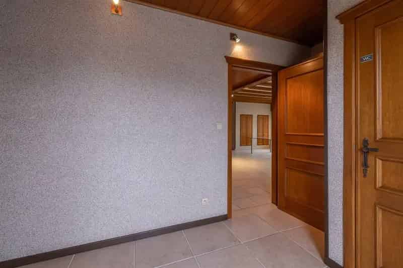 Ruime villa, mogelijkheid weiand 1,5Ha