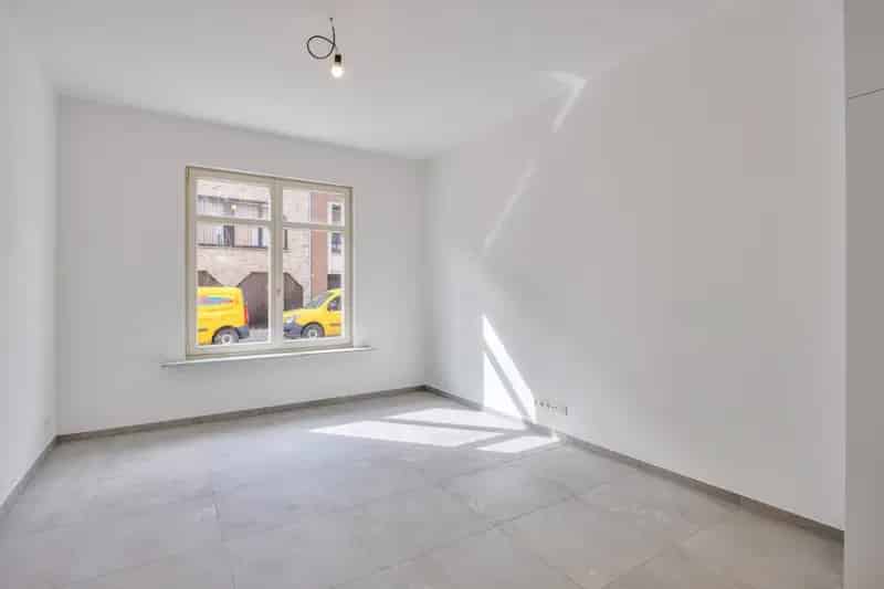 Totaal gerenoveerde en zeer goed gelegen woning op wandelafstand station met 3 ruime slaapkamers en bureauruimte - EPC A (81) kWh/m²