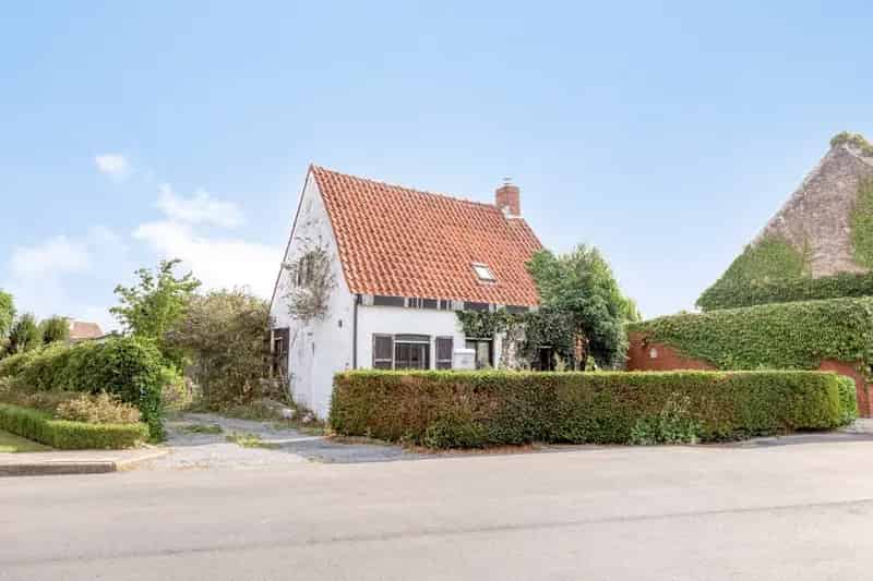 Te renoveren woning op 570 m2 in een rustige buurt!