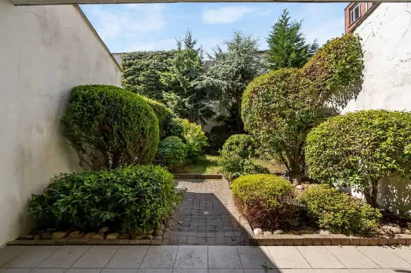 Een oase van rust in hartje Antwerpen: Ruime stadswoning met prachtige tuin, garage én praktijkmogelijkheid