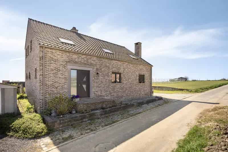 Gezellige woning in rustige omgeving met ruime tuin.