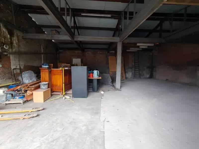 Magazijn met parkeergelegenheid in Lokeren