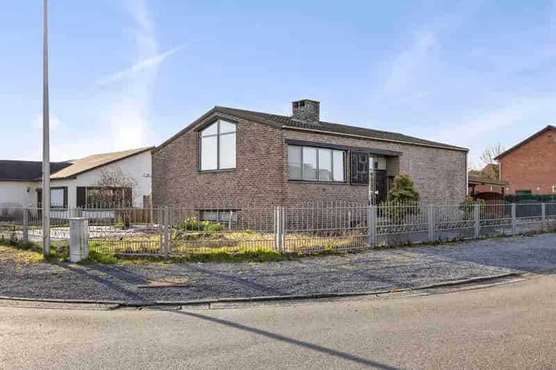 Ruime hoekwoning in Houthalen-Oost met enorm potentieel!