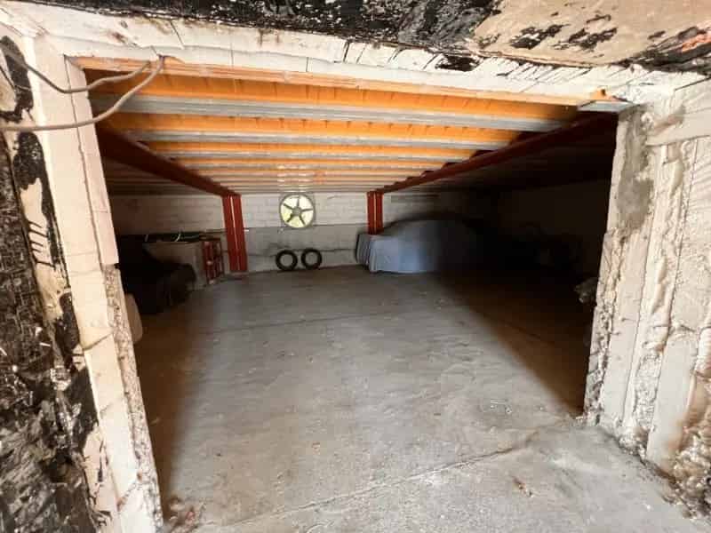 --- NIEUW --- Garage / overdekte autostaanplaats te huur te Lemberge.
