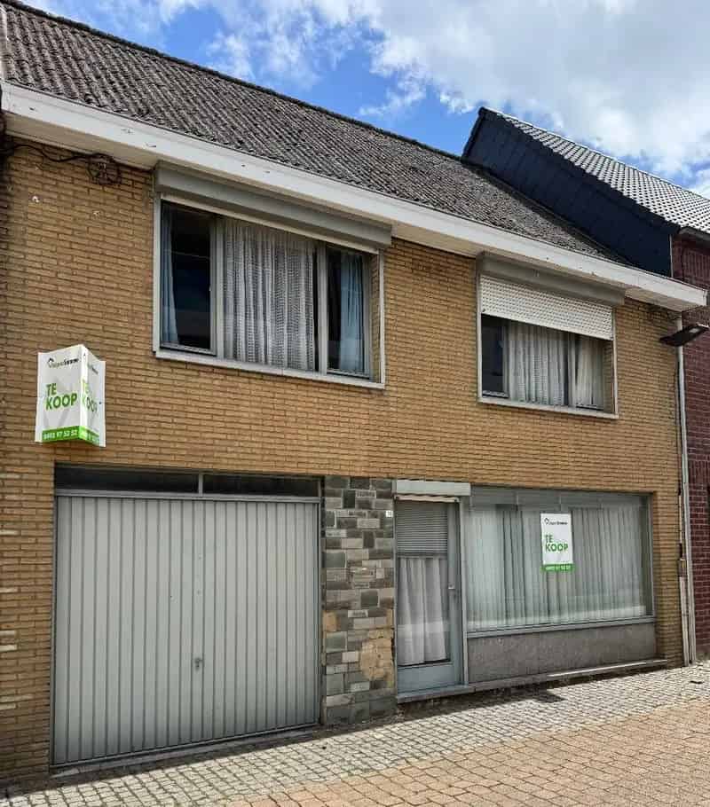 Ruime woning met 5 slaapkamers, tuin en garage in Wingene
