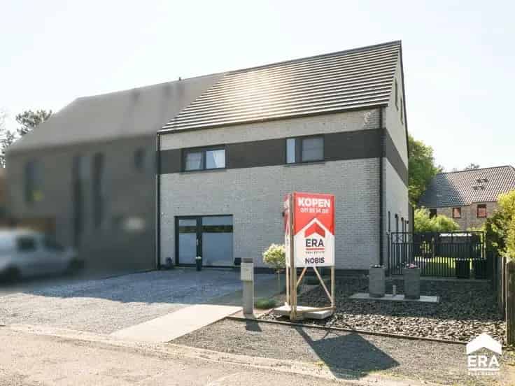 Huis Te Koop Houthalen-Helchteren: Ruime gezinswoning met handelsmogelijkheden