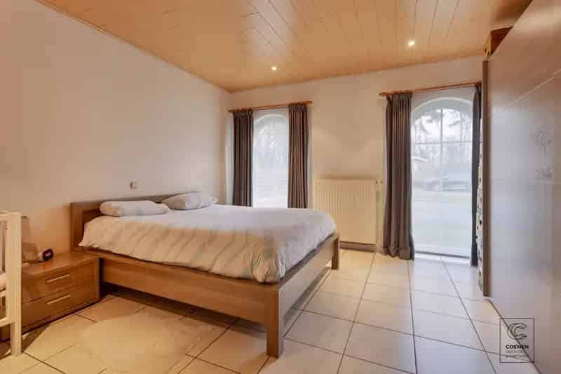 IN OPTIE!! Lichtrijke laagbouw met 3slpk's en bew. opp. van 200m² op TOP locatie te Westmalle!