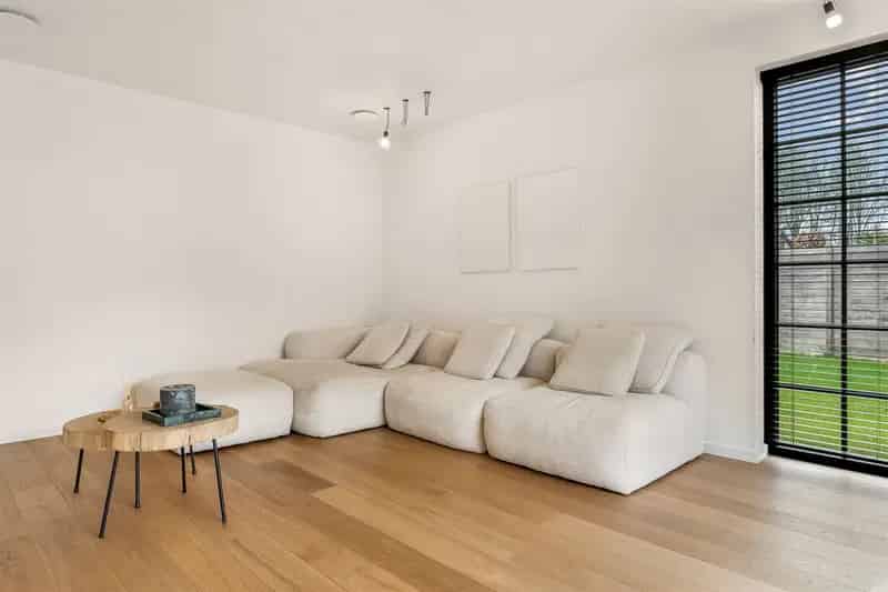 PRACHTIG AFGEWERKTE NIEUWBOUWWONING UITERST RUSTIG GELEGEN TE OLMEN