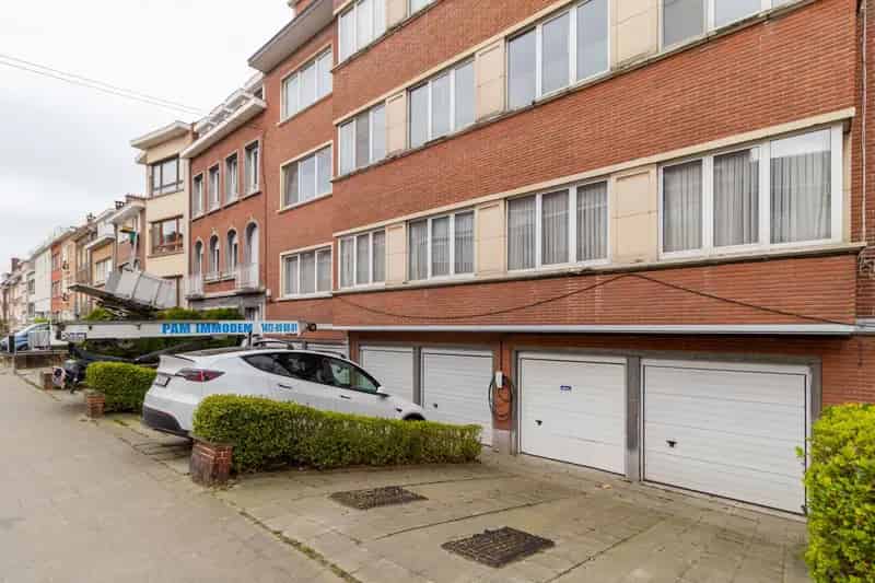 Opbrengsteigendom met 8 appartementen