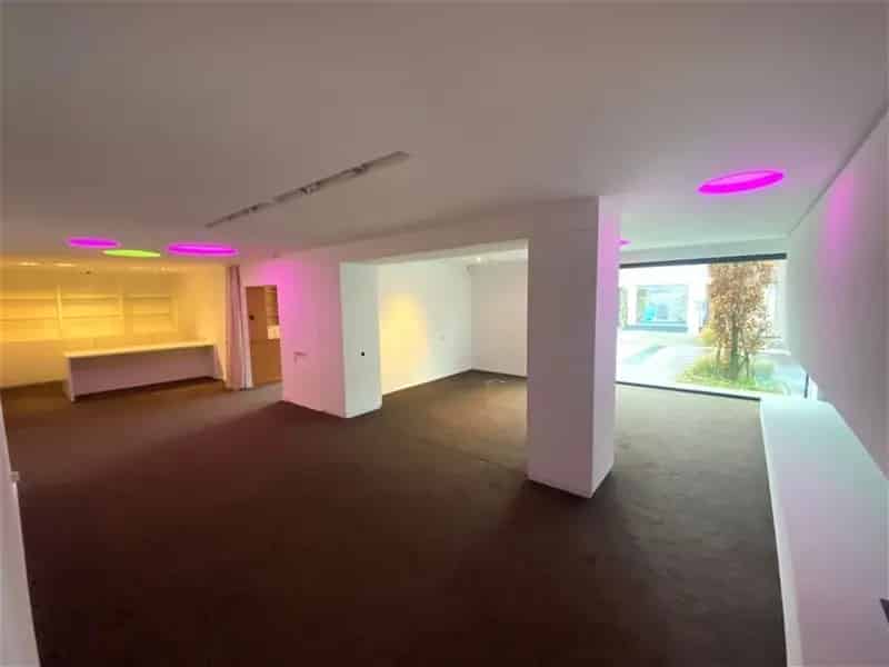 Instapklaar kantoor/showroom met garage/magazijn
