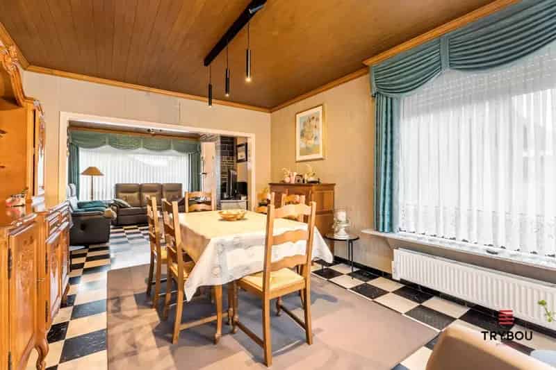 Ruime gezinswoning met 4 slaapkamers en tuin te koop