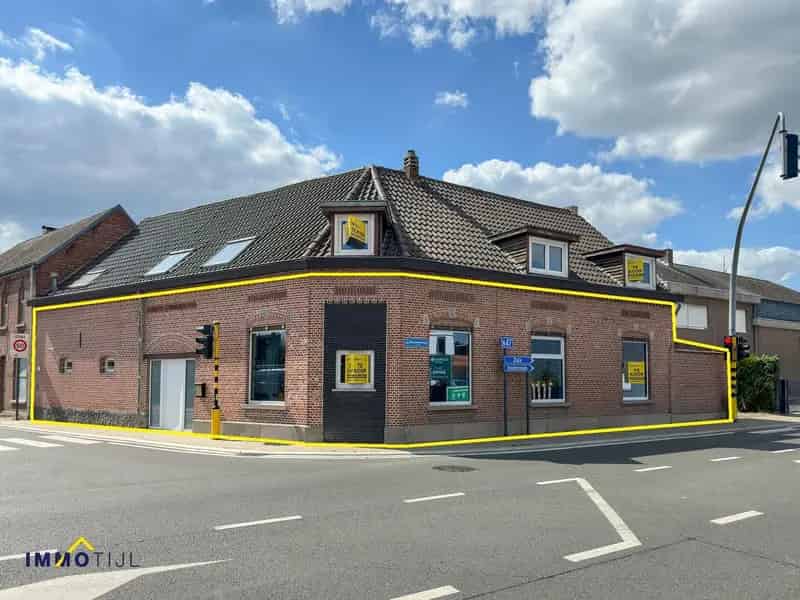 Gelijkvloers appartement met terras en garage!