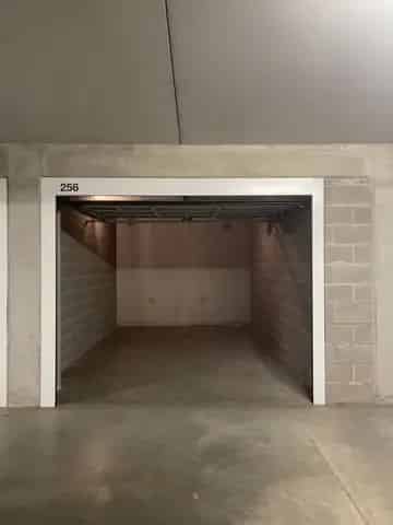 Garage fermé - À proximité de Roodebeek