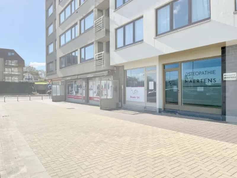 Handelsgelijkvloers op toplocatie in Oostduinkerke-bad