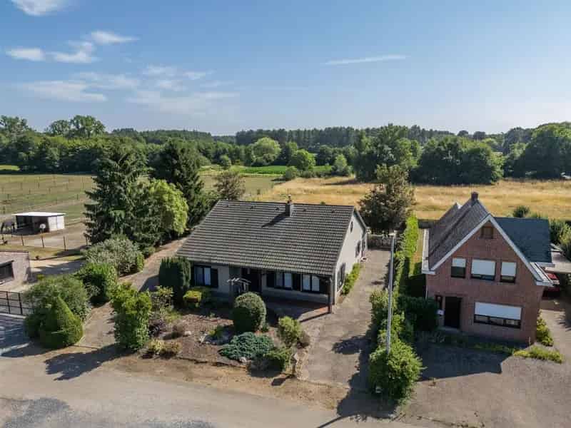 3slk., grenzend aan agrarisch gebied, doodlopende straat