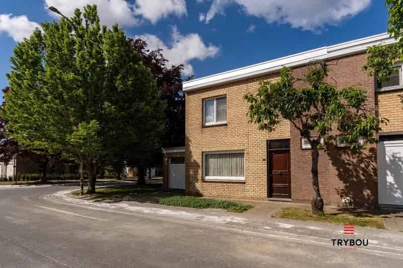 Gunstig gelegen woning met garage, drie slaapkamers en zonnige tuin