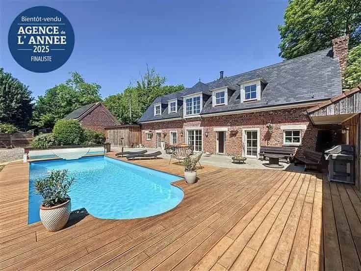 Huis Te Koop: Gerenoveerde Landelijke Hoeve met Paardenstallen