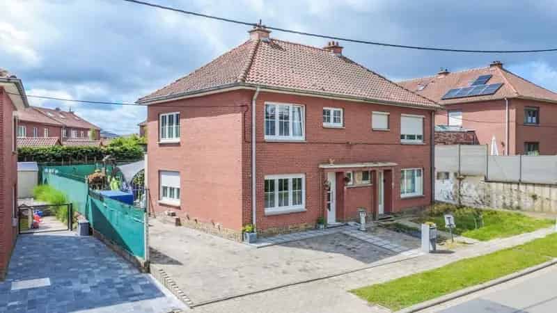 INSTAPKLARE WONING MET 2 SLAAPKAMERS + BUREAU !