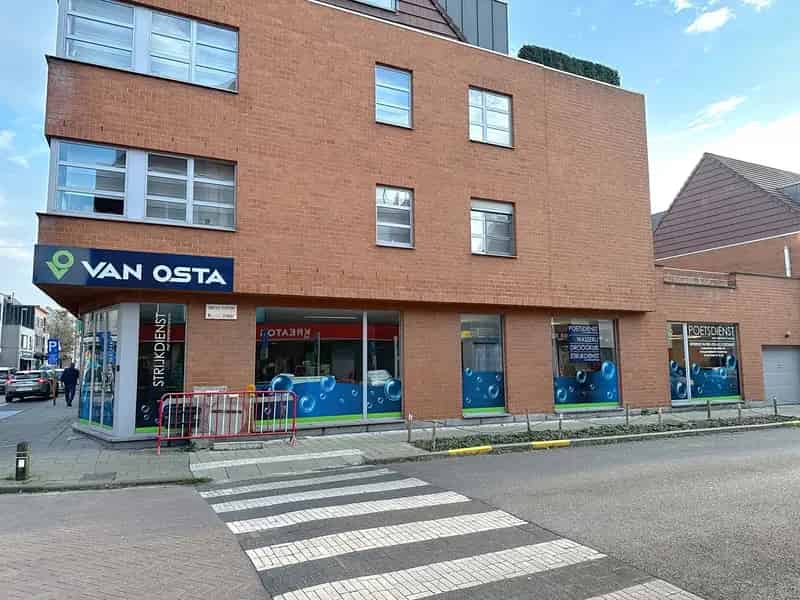 Hoekpand in centrum Aartselaar met veel lichtinval/ramen
