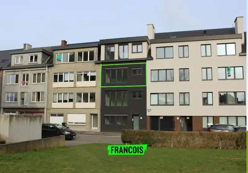 Modern appartment met autostaanplaats op uitstekende ligging te Zottegem.