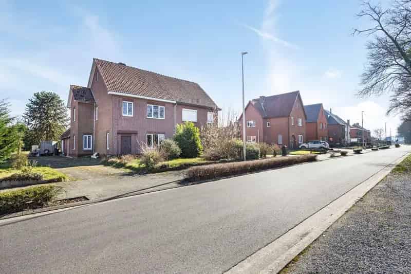 Haflvrijstaande woning
